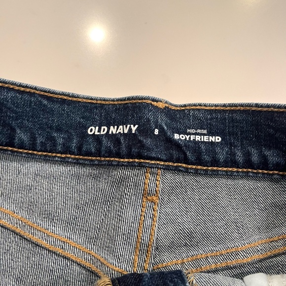 OLD NAVY•mid rise boyfriend 3” ripped denim shorts 8 NWT - Picture 4 of 6